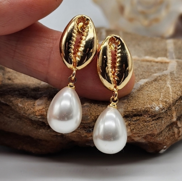 gaia Jewel 14k Goldplated Earrings Faux Teardrop Pearl Hypoalergenic - Picture 1 of 10
